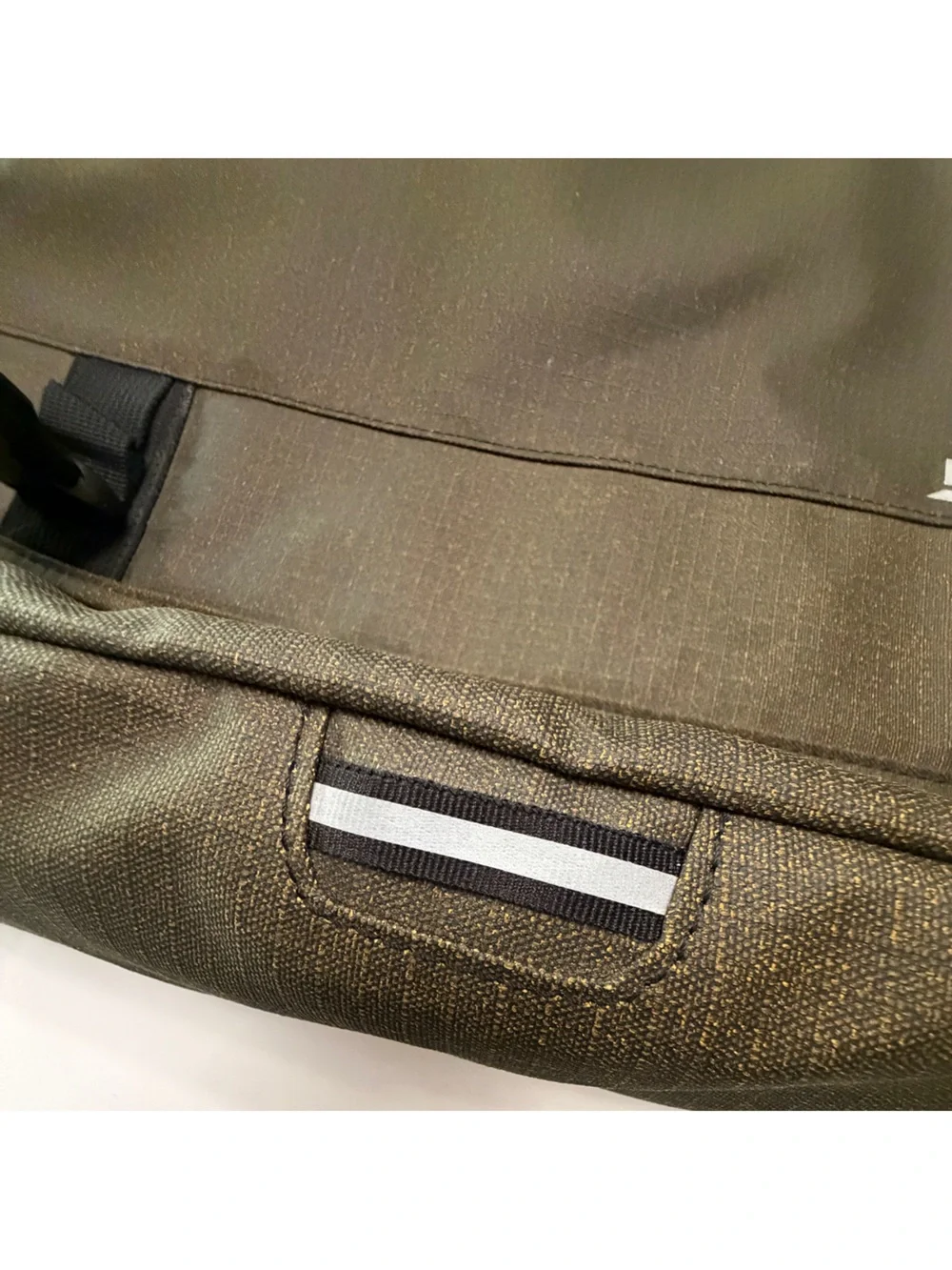 Dakine messenger bag
